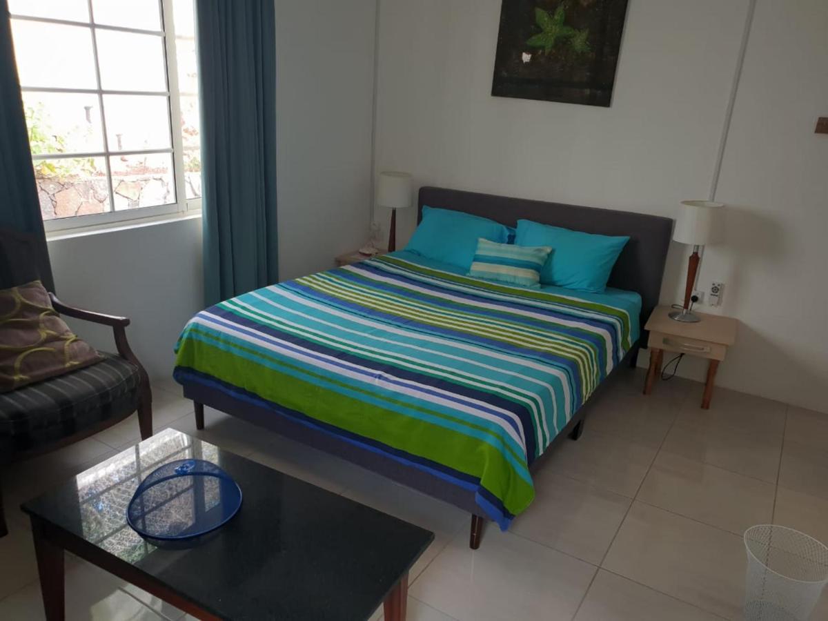 Les Antigones Bed & Breakfast Port Mathurin Exterior photo